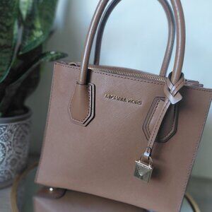 Micahel kors small tote